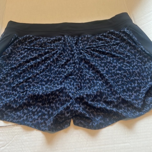 Athleta Brooklyn printed shorts size 22 - Picture 4 of 5